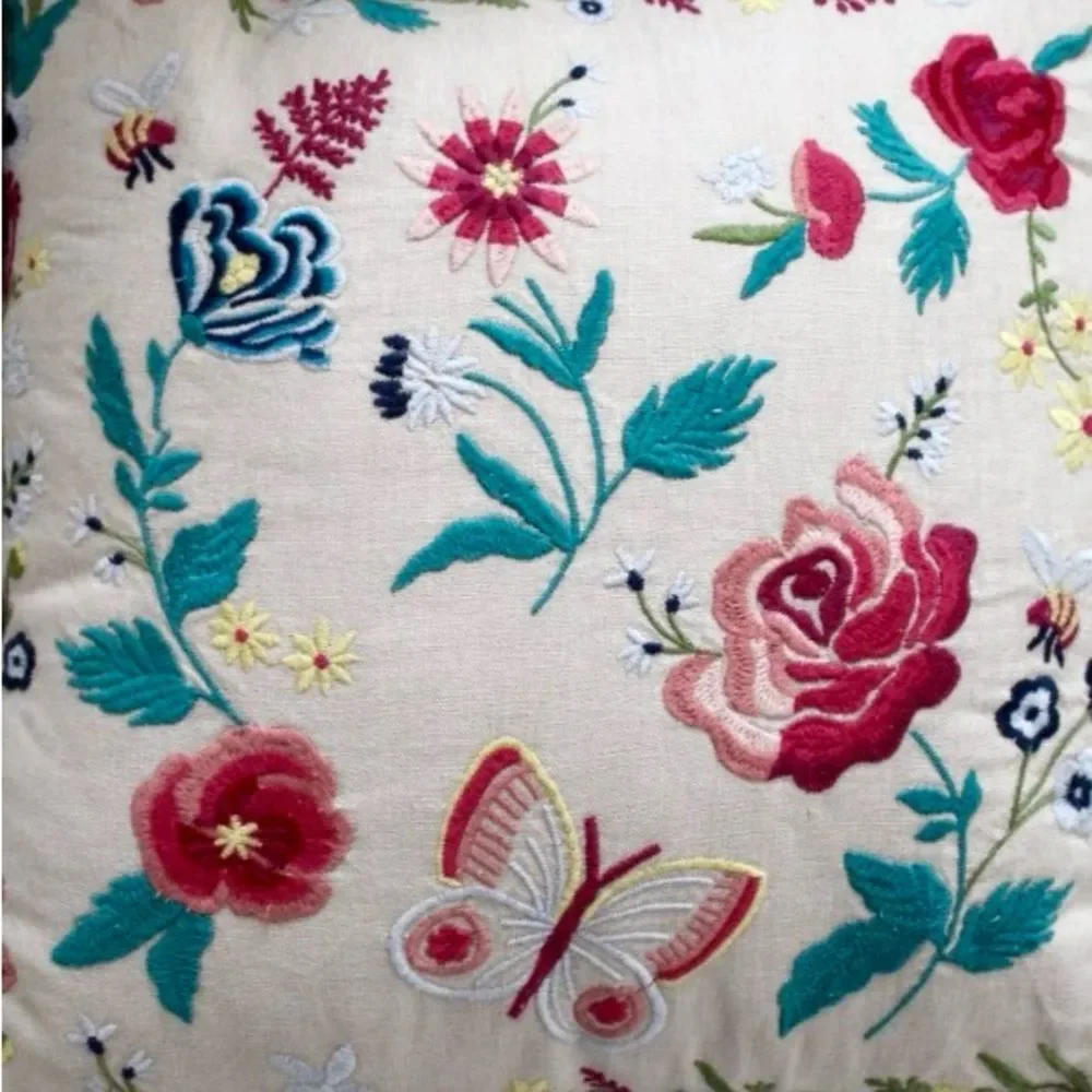 NEW Johnny Was Arla Linen Embroidered Pillow Cover Only Floral Tassels 23